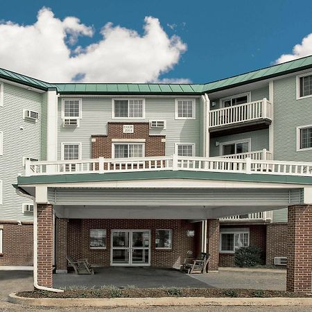 Baymont By Wyndham Essex Burlington Area Hotel ภายนอก รูปภาพ