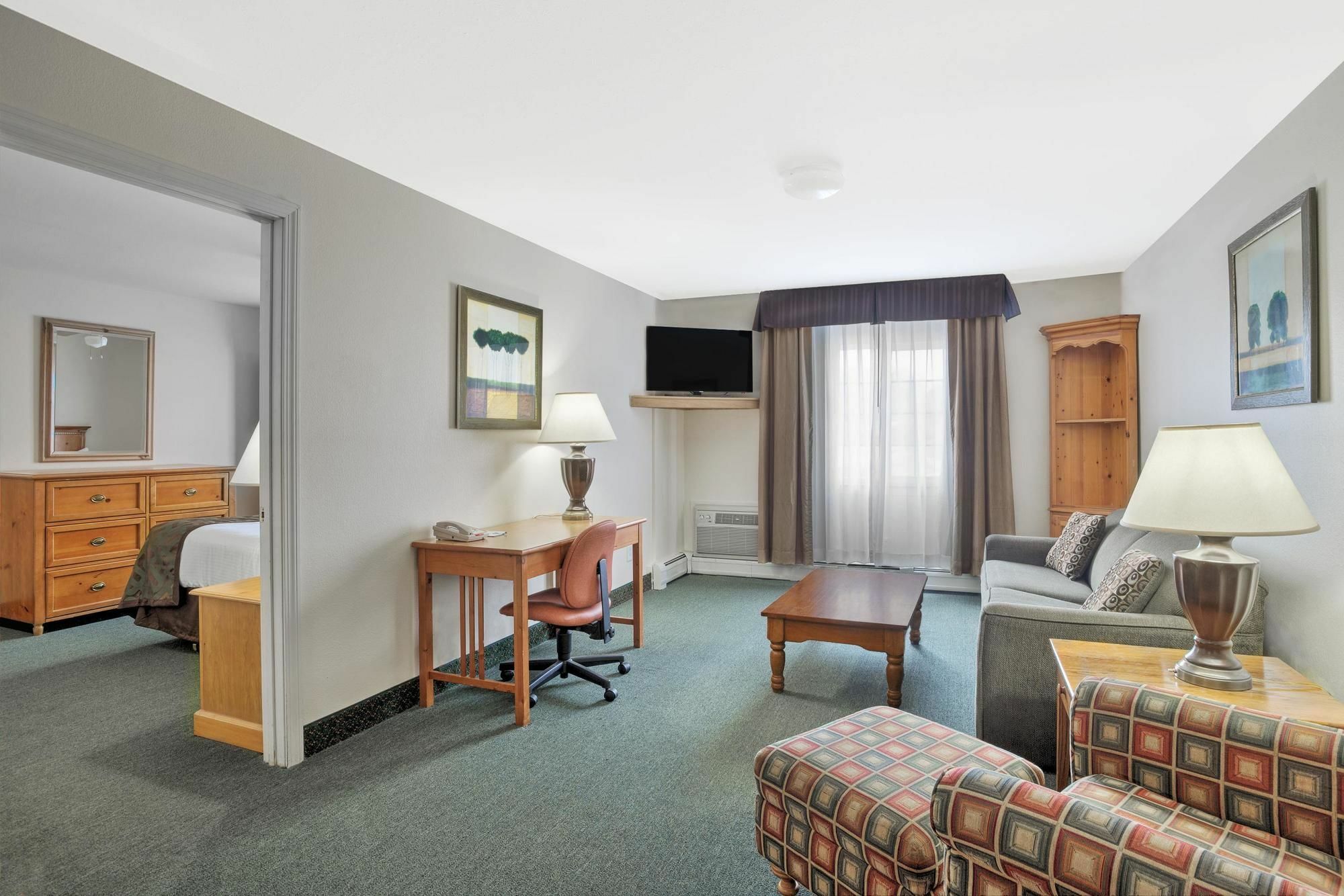 Baymont By Wyndham Essex Burlington Area Hotel ภายนอก รูปภาพ