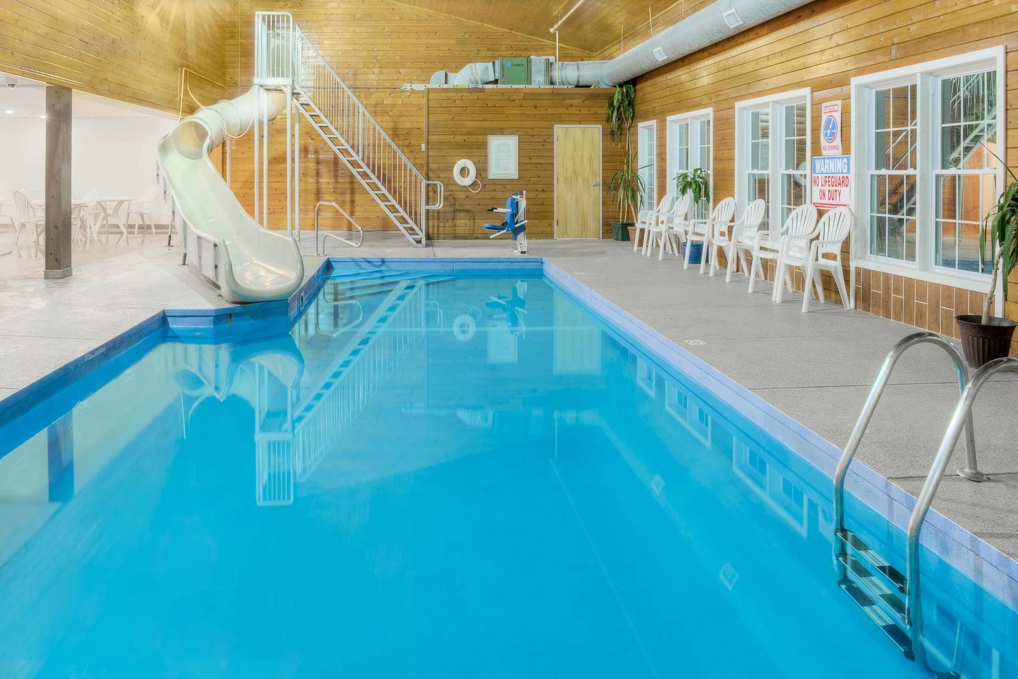 Baymont By Wyndham Essex Burlington Area Hotel ภายนอก รูปภาพ