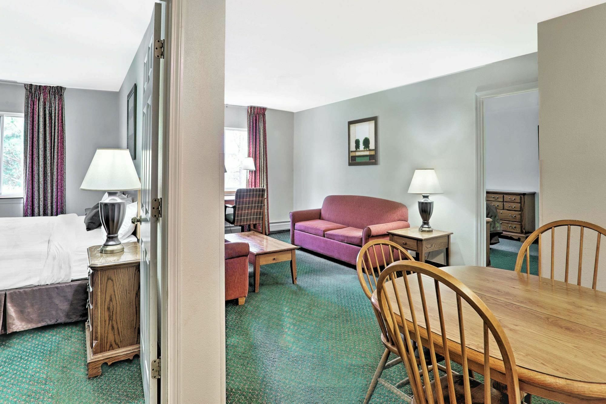 Baymont By Wyndham Essex Burlington Area Hotel ภายนอก รูปภาพ