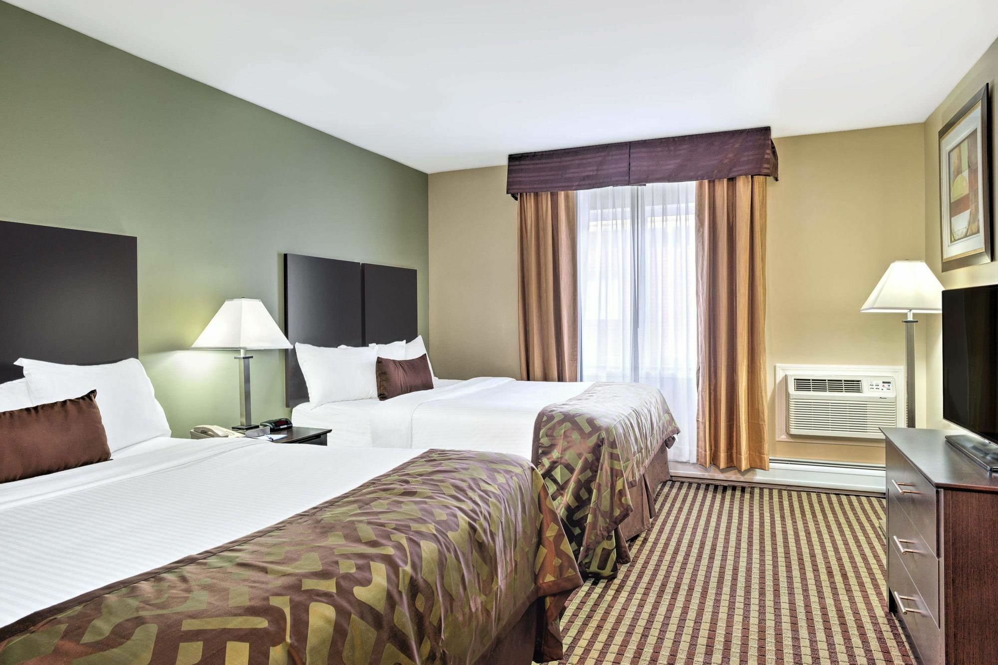 Baymont By Wyndham Essex Burlington Area Hotel ภายนอก รูปภาพ