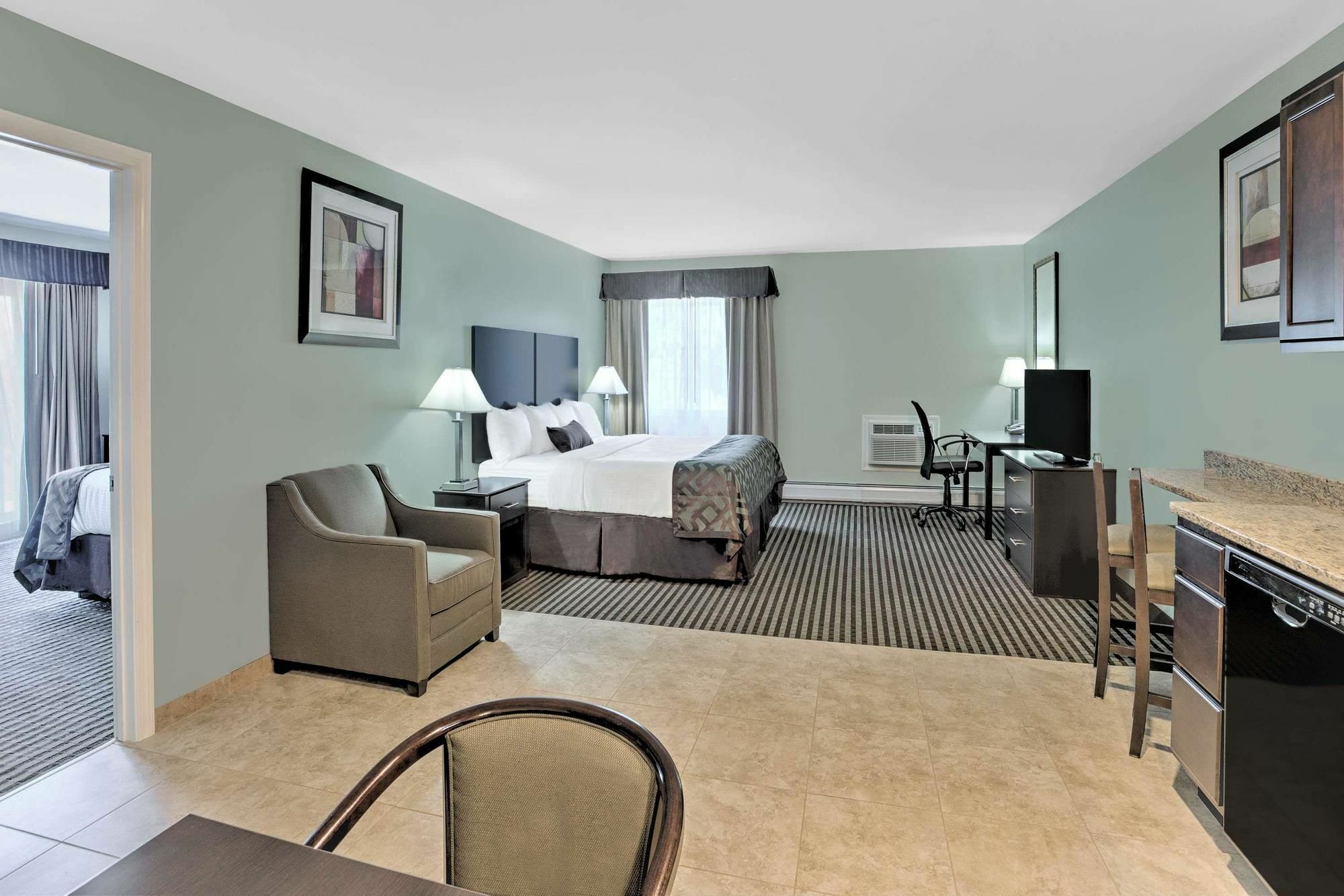 Baymont By Wyndham Essex Burlington Area Hotel ภายนอก รูปภาพ