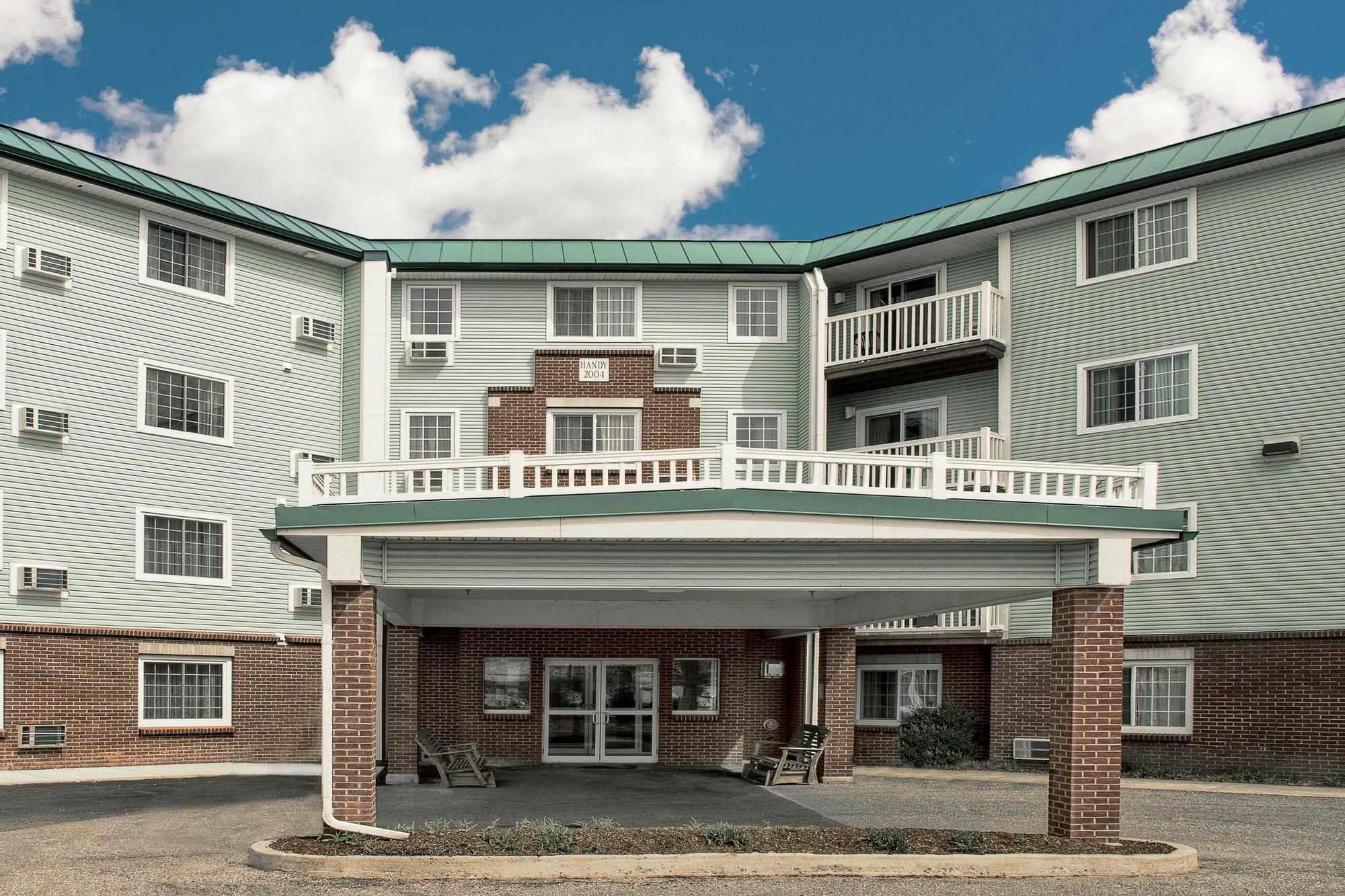 Baymont By Wyndham Essex Burlington Area Hotel ภายนอก รูปภาพ