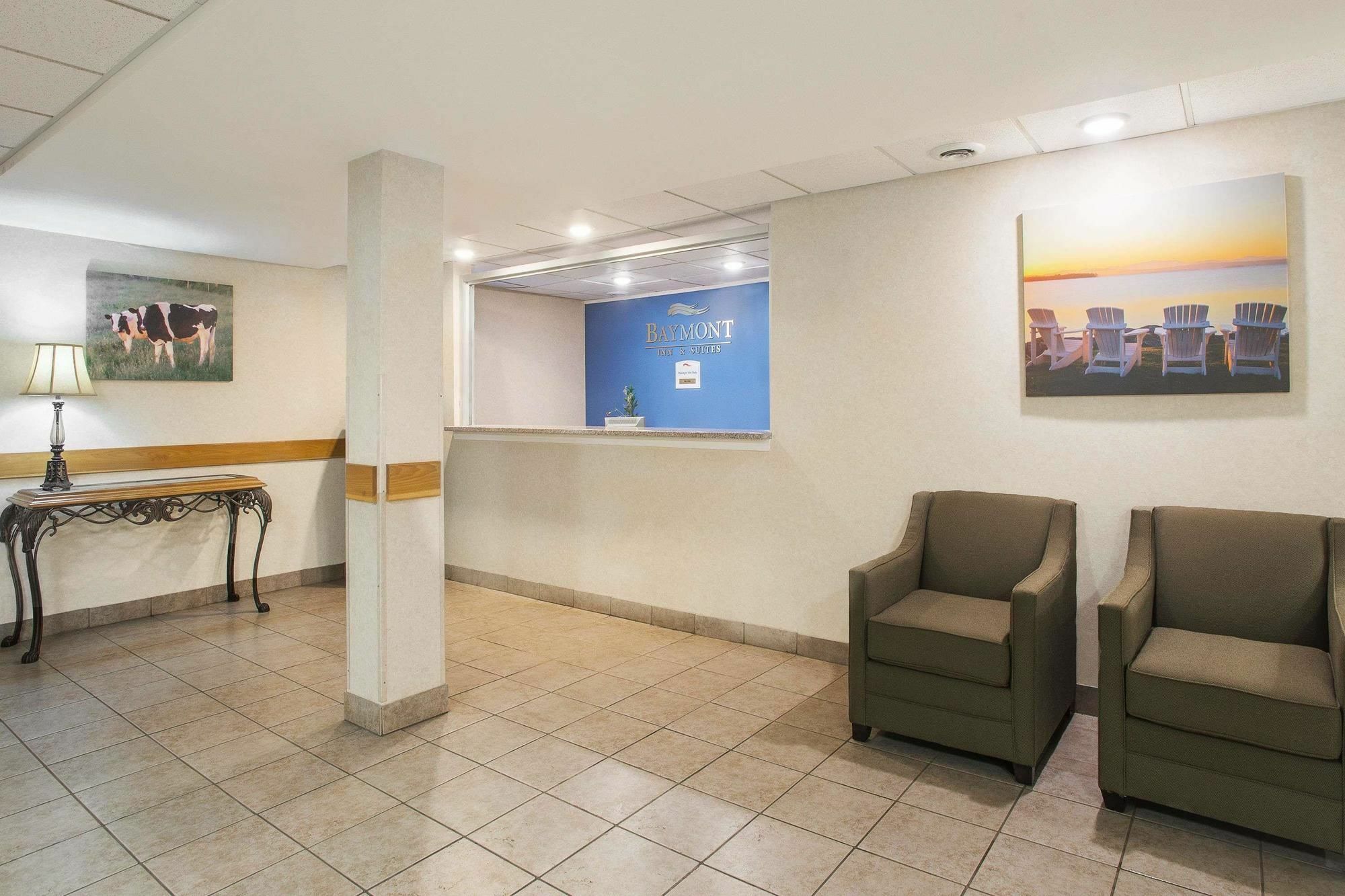 Baymont By Wyndham Essex Burlington Area Hotel ภายนอก รูปภาพ